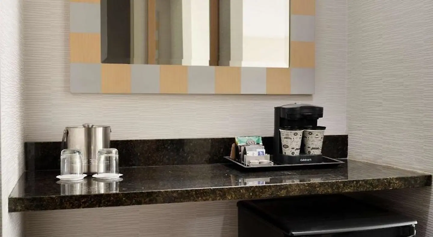 DoubleTree by Hilton Philadelphia City Center ROOM_EXAMPLE