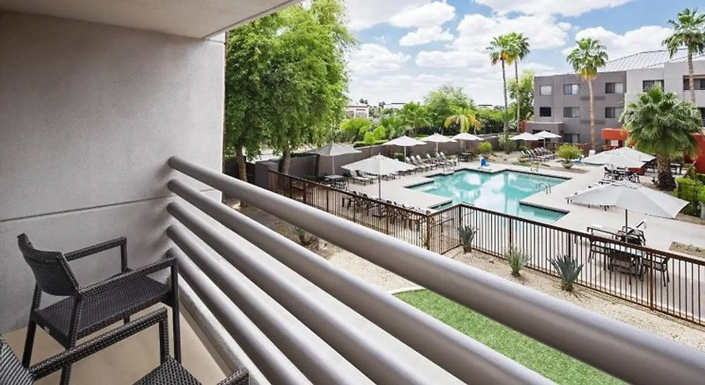 Courtyard by Marriott Scottsdale North OUTDOOR_POOL