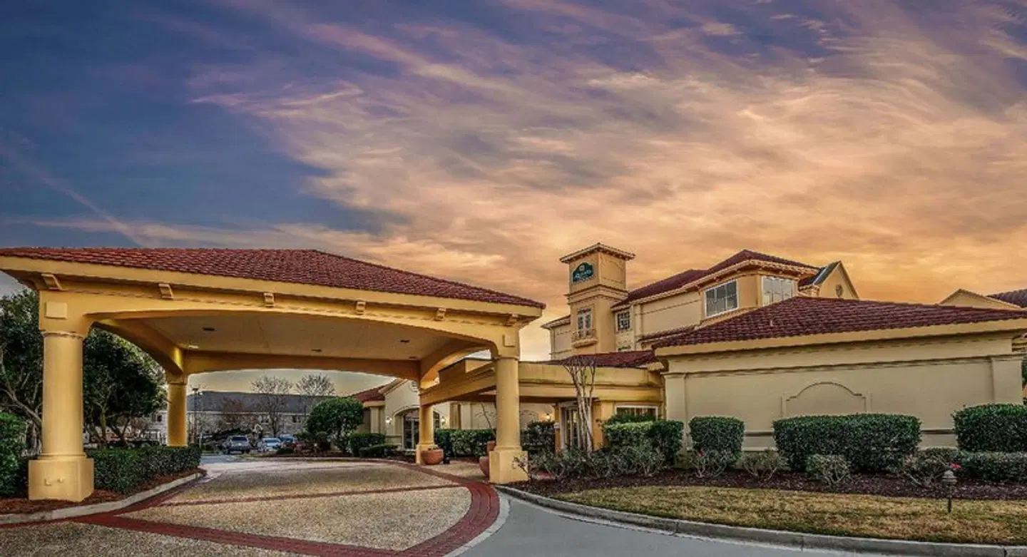 La Quinta Inn & Suites Myrtle Beach Broadway Area EXTERIOR