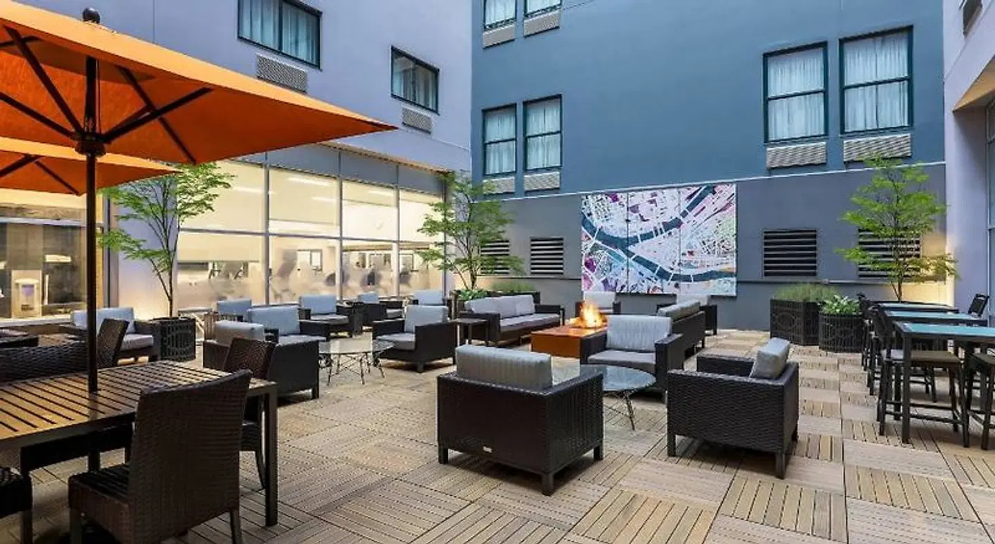 Courtyard by Marriott Pittsburgh Downtown Terrasse