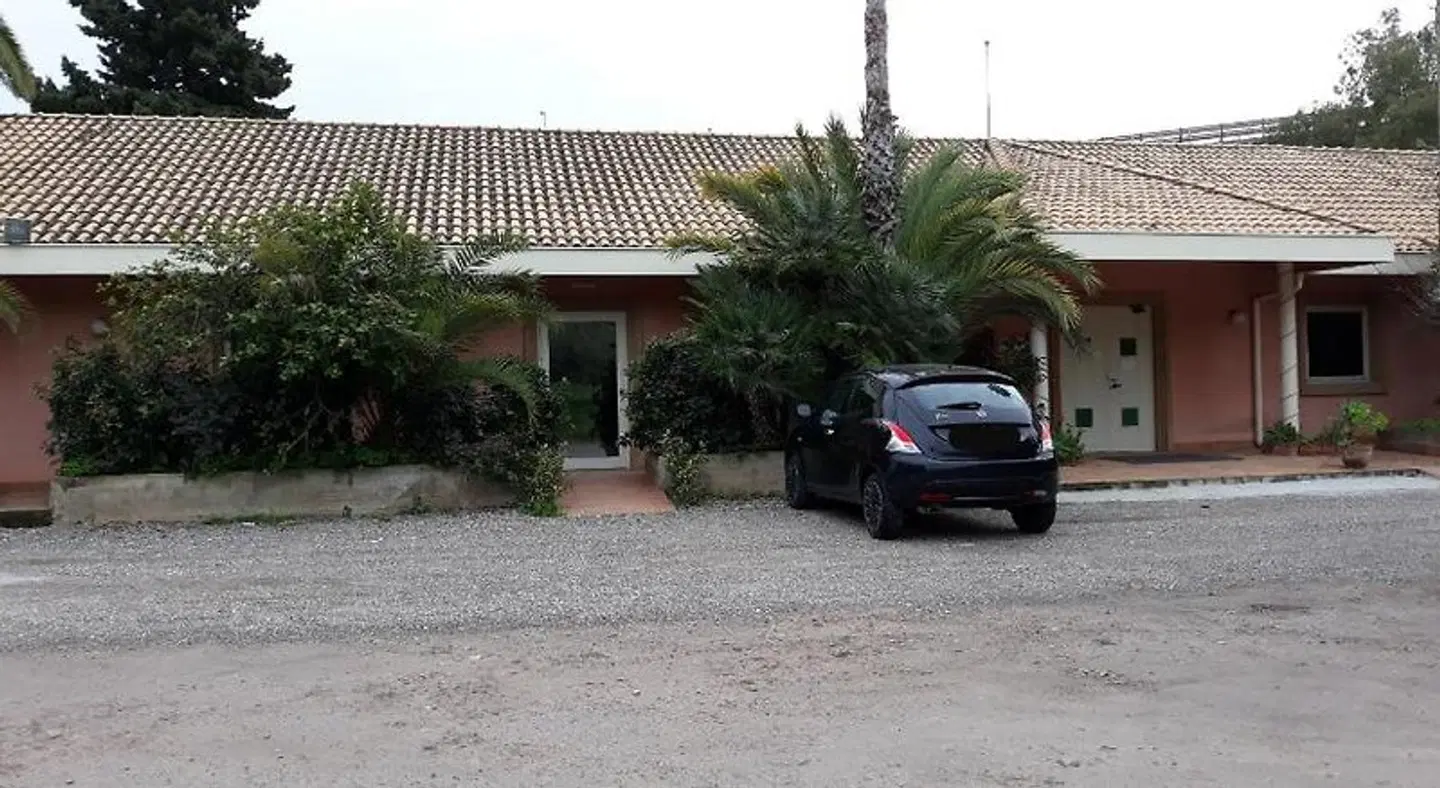L'Albero EXTERIOR