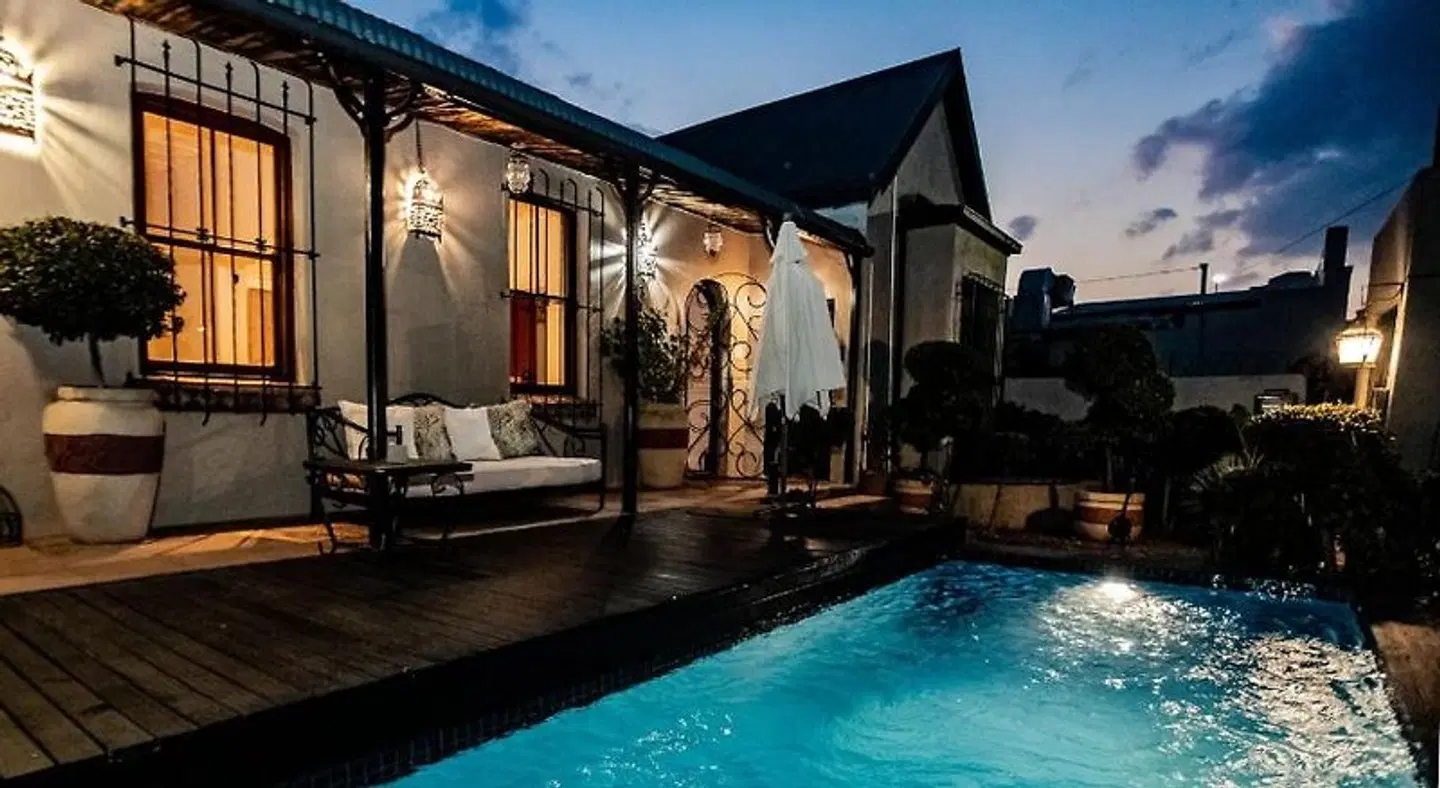 84 on 4th OUTDOOR_POOL