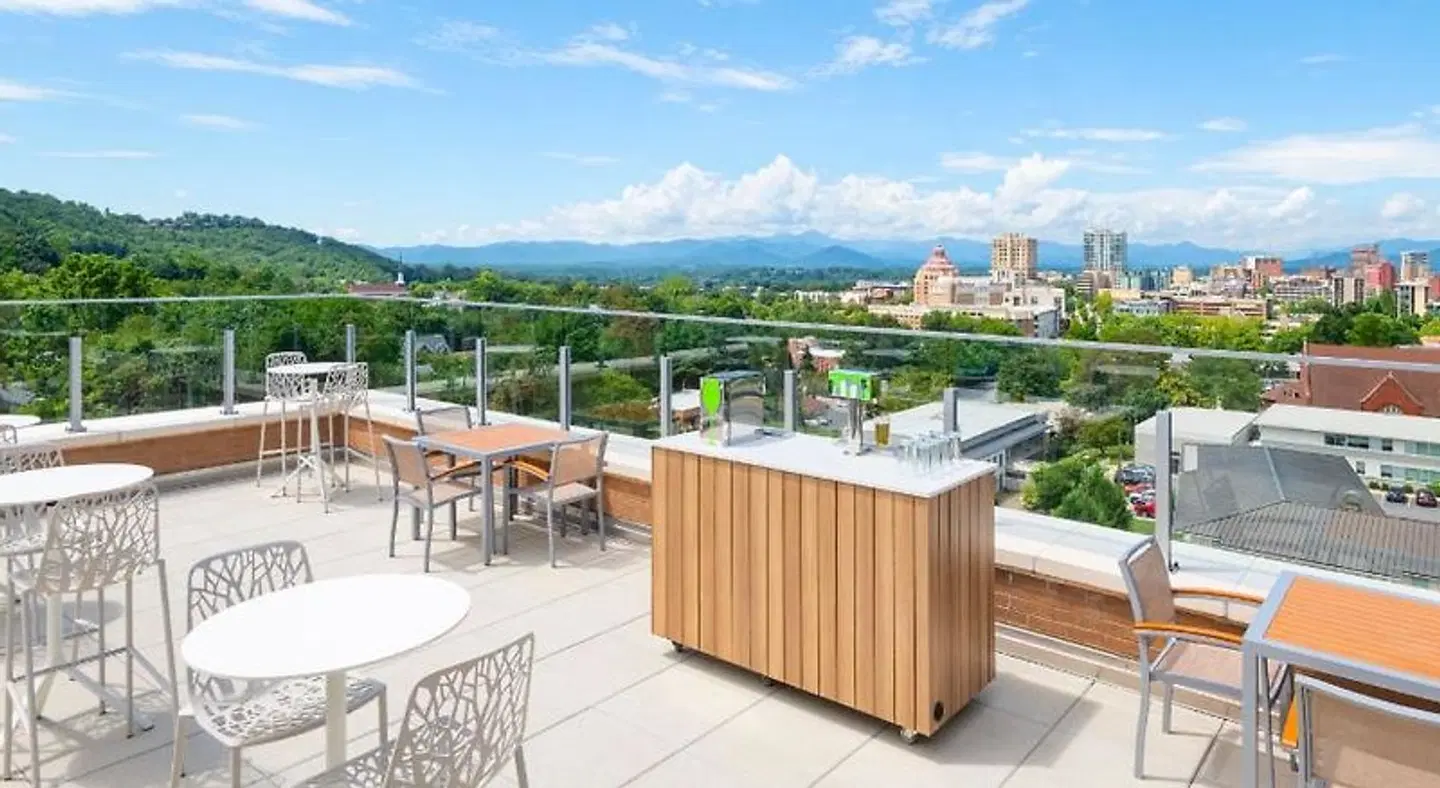Element Asheville Downtown Terrasse