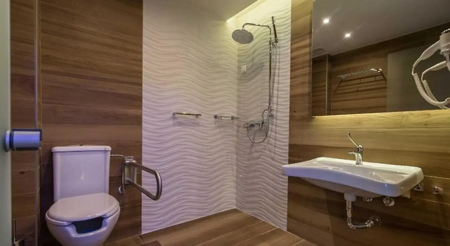 Porto Marine Hotel Badezimmer