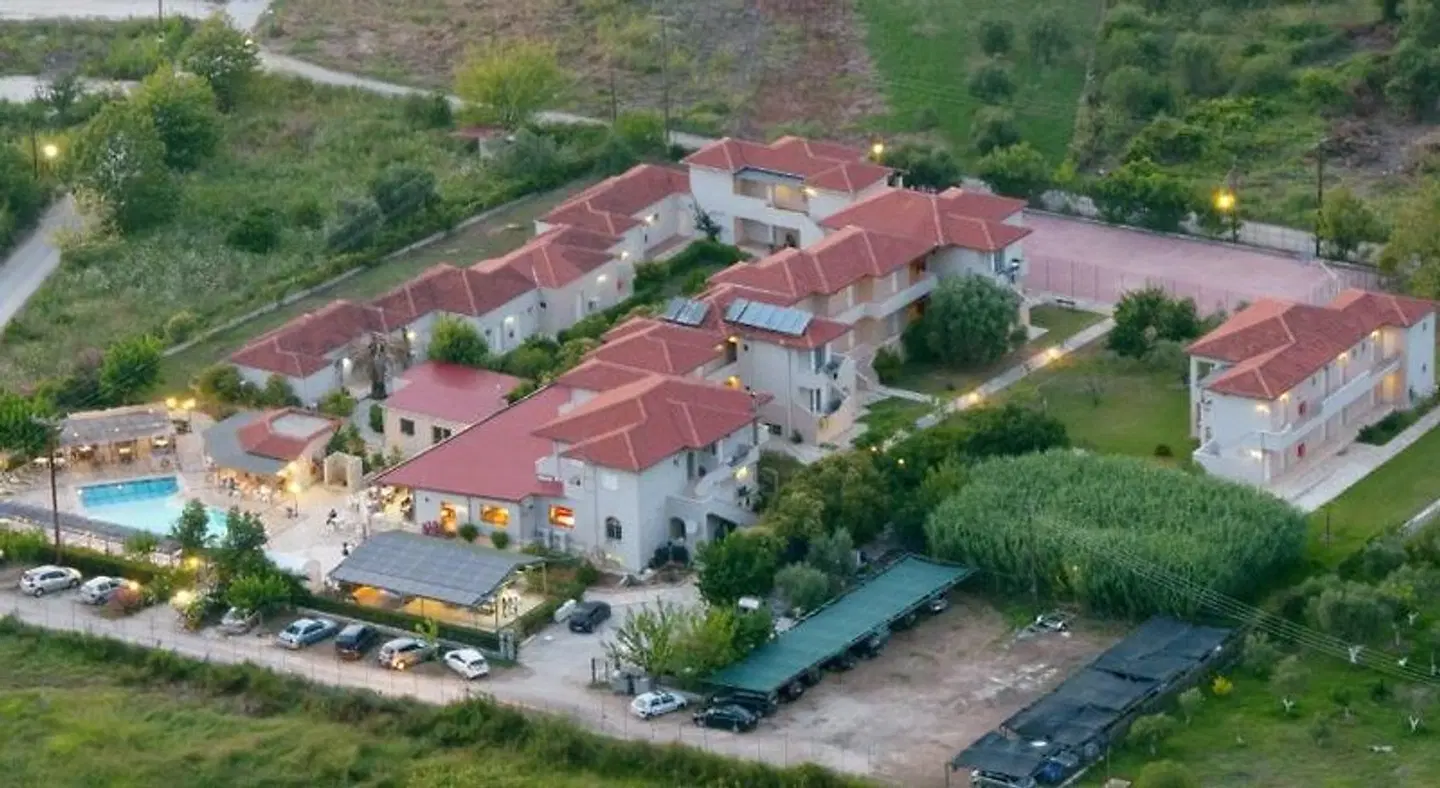 Elina EXTERIOR
