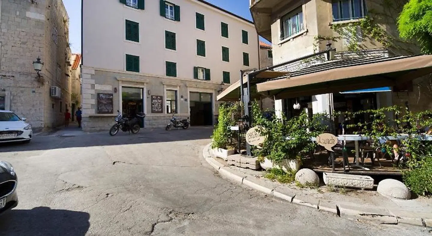 LAmenta EXTERIOR
