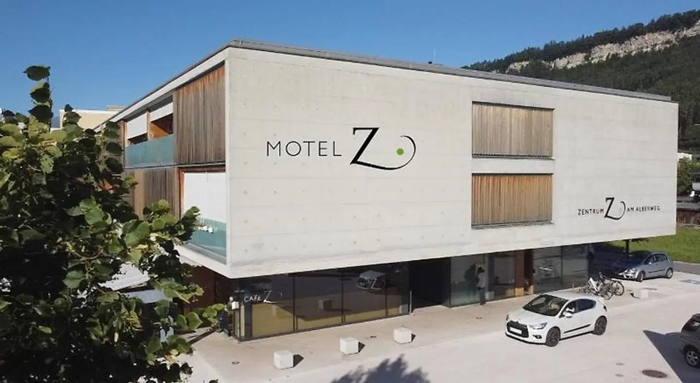 Motel Z EXTERIOR