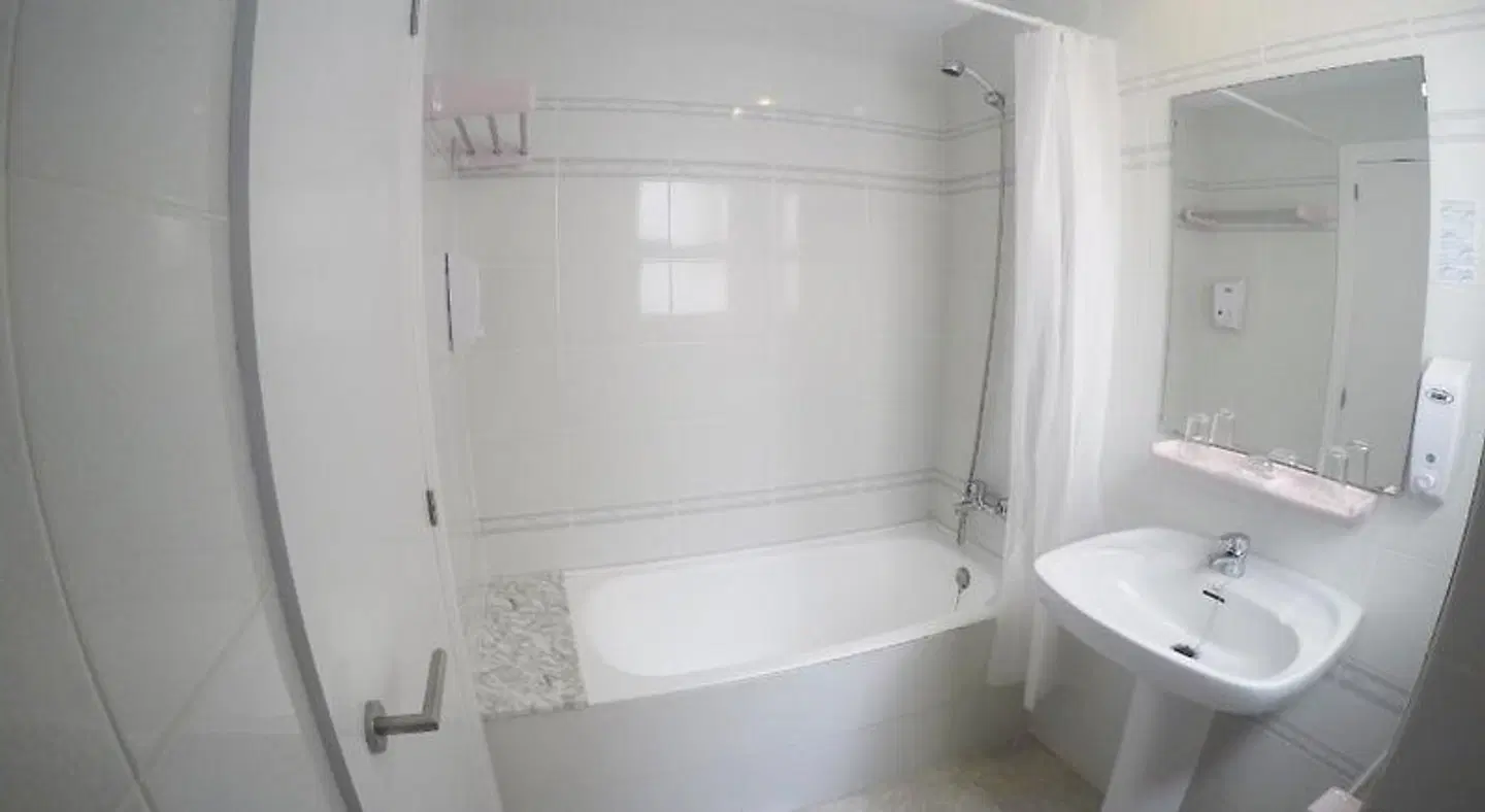 Hostal del Mar Badezimmer
