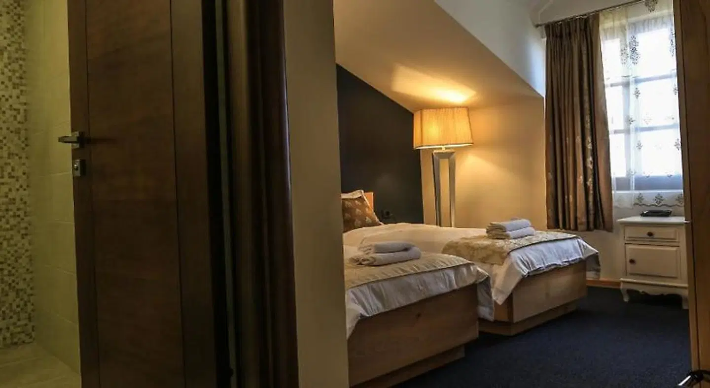 GARNI HOTEL ATRIUM ROOM_EXAMPLE