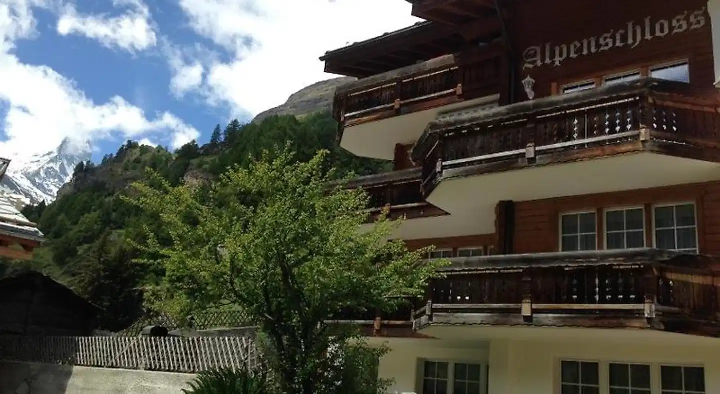 Swiss Alpine Allalin Aussenansicht