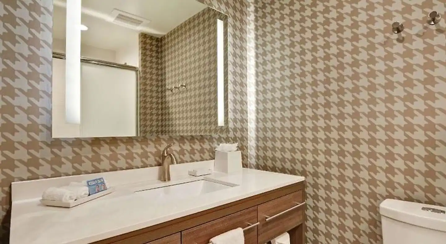 Home2 Suites by Hilton Charlotte Piper Glen Badezimmer