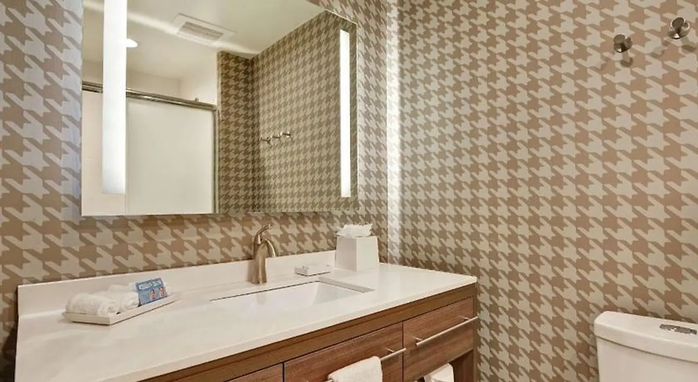 Home2 Suites by Hilton Charlotte Piper Glen Badezimmer