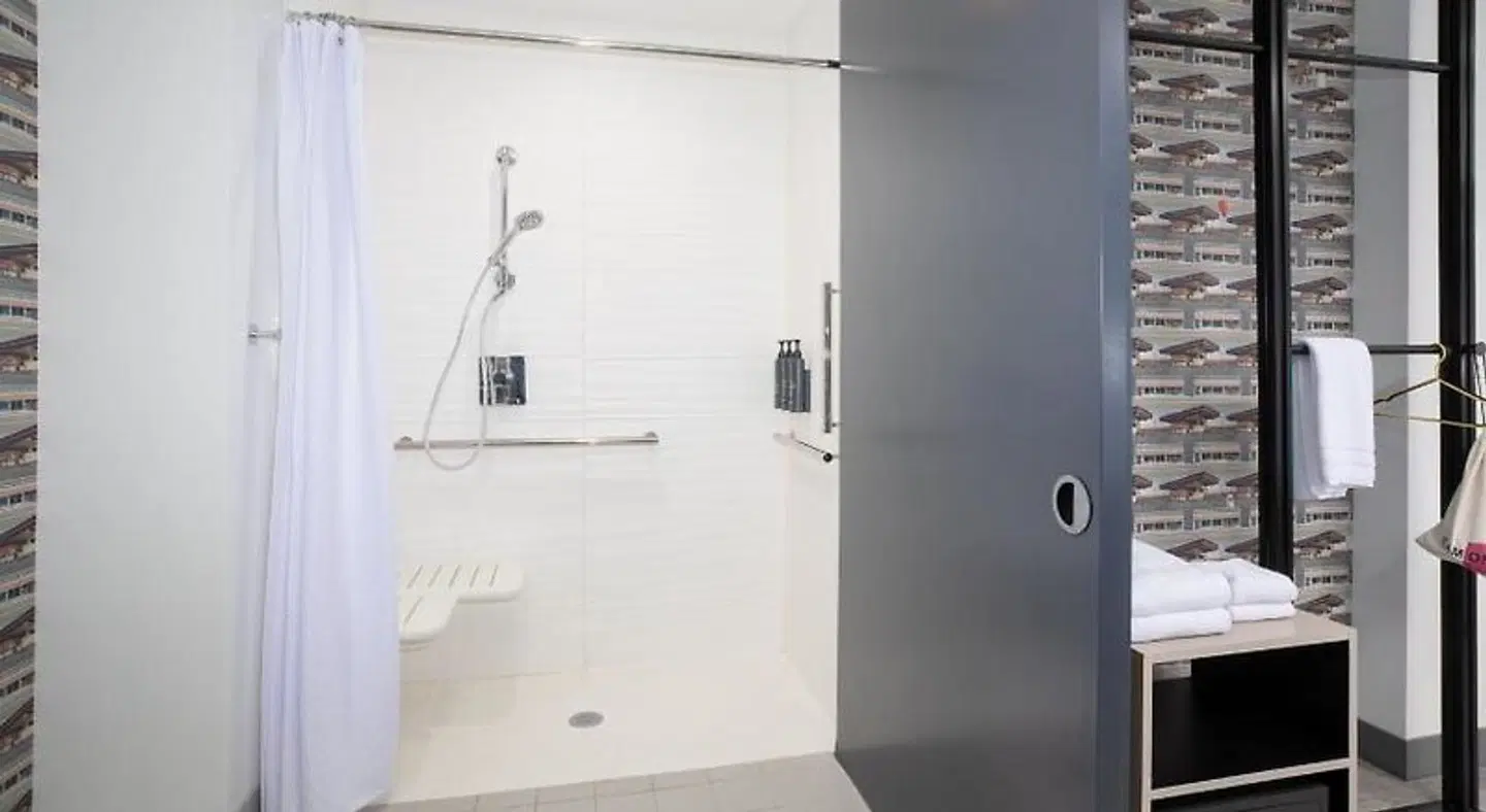Aloft Omaha Aksarben Village Badezimmer