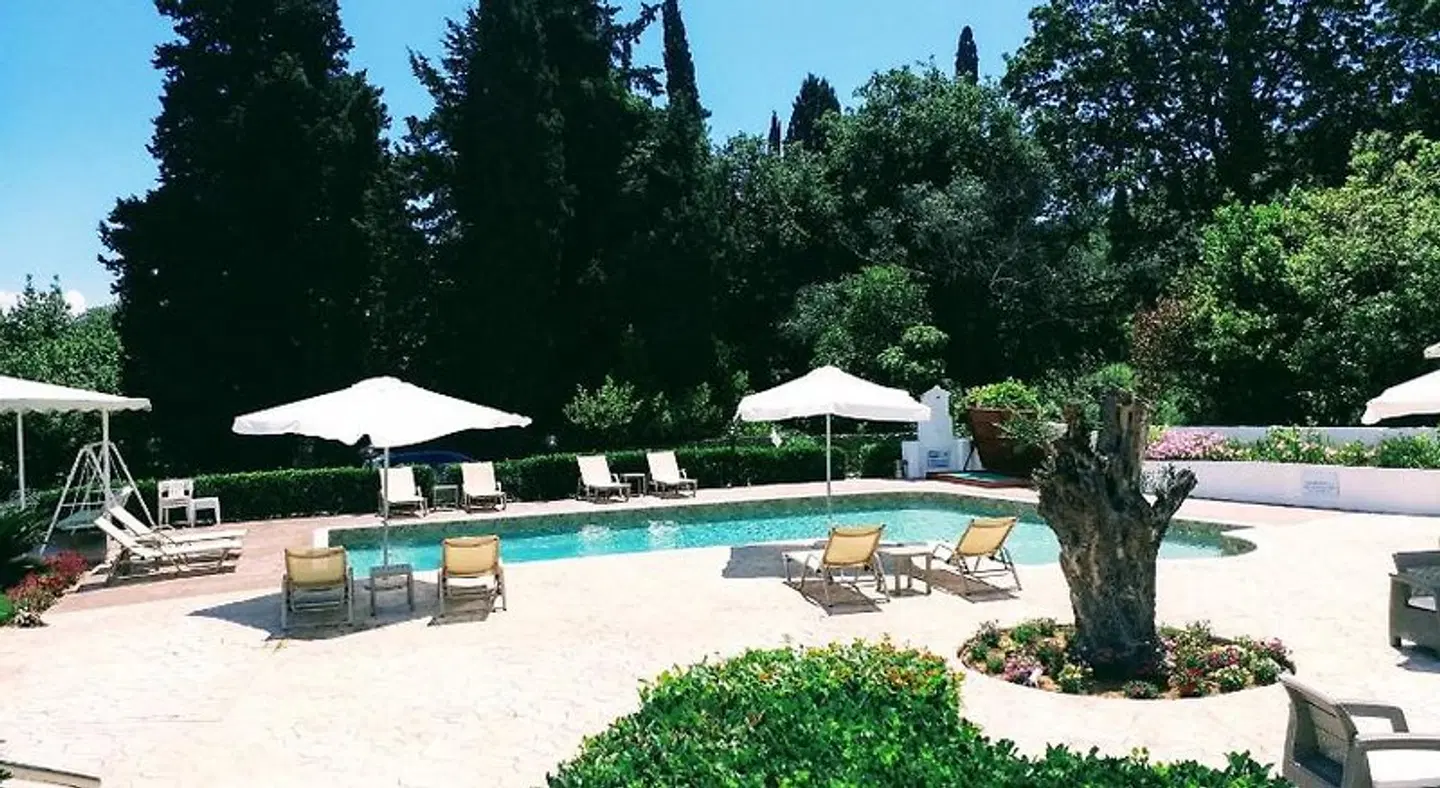 Summer Wine Friendly Resort OUTDOOR_POOL