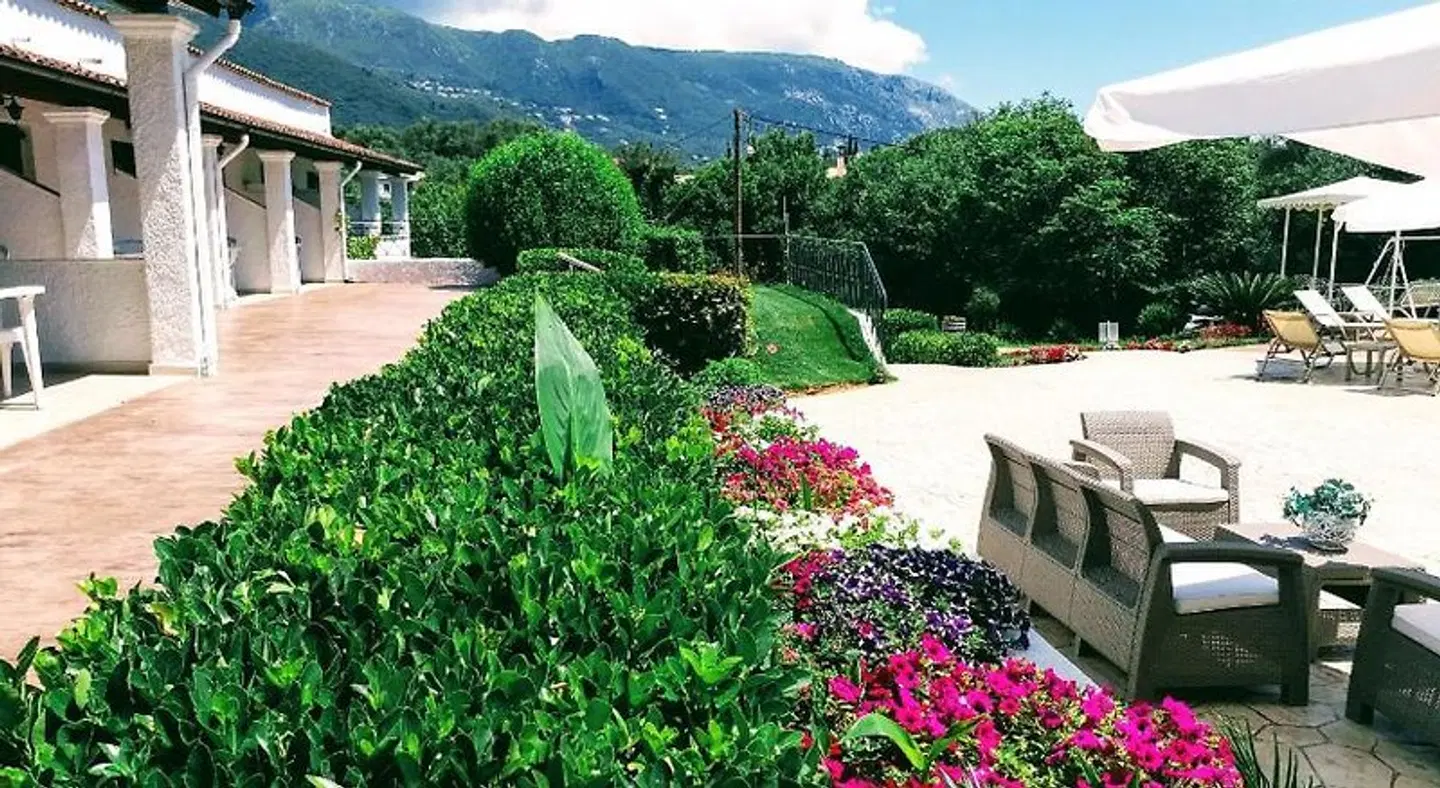 Summer Wine Friendly Resort Garten