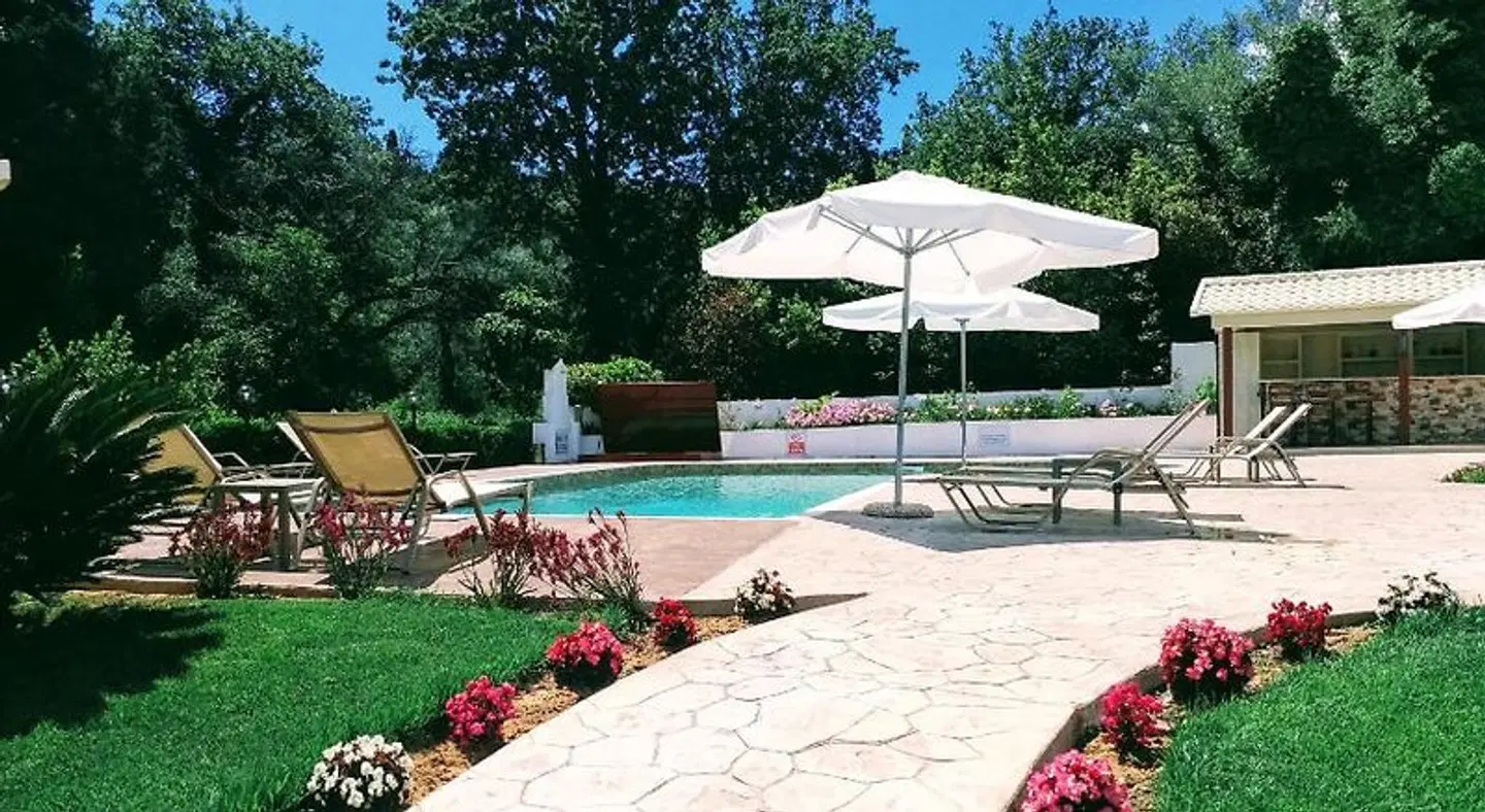 Summer Wine Friendly Resort OUTDOOR_POOL