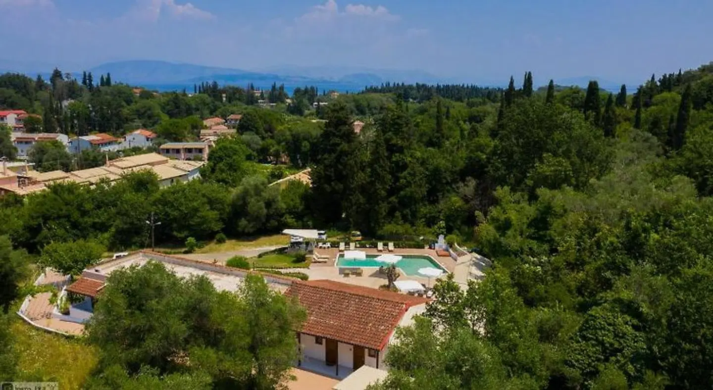 Summer Wine Friendly Resort EXTERIOR