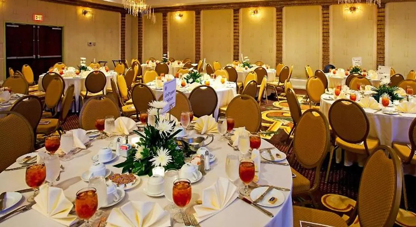 Holiday Inn & Suites Ocala Conference Center by IHG Restaurant