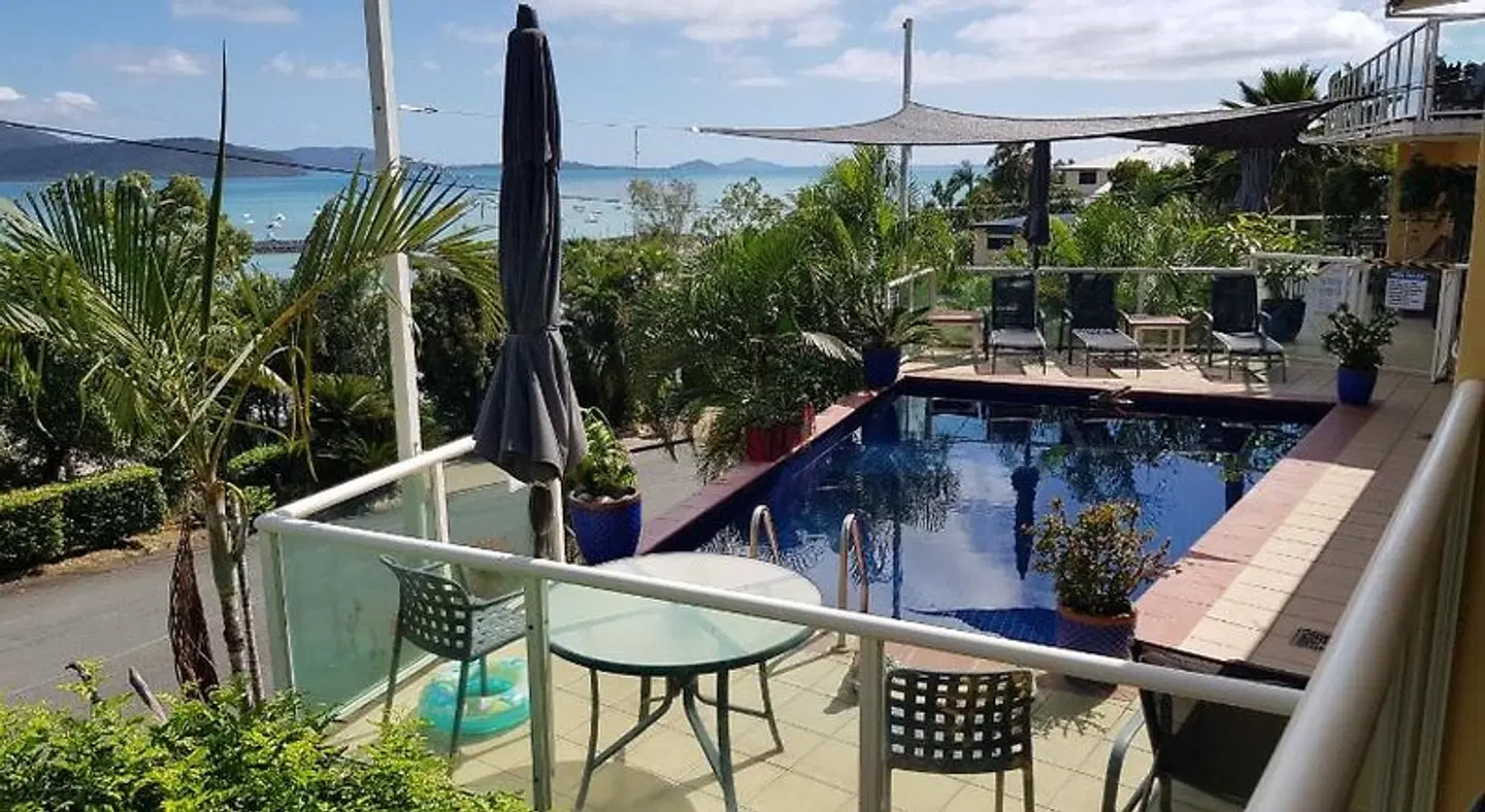 Sunlit Waters Studio Apartments Terrasse