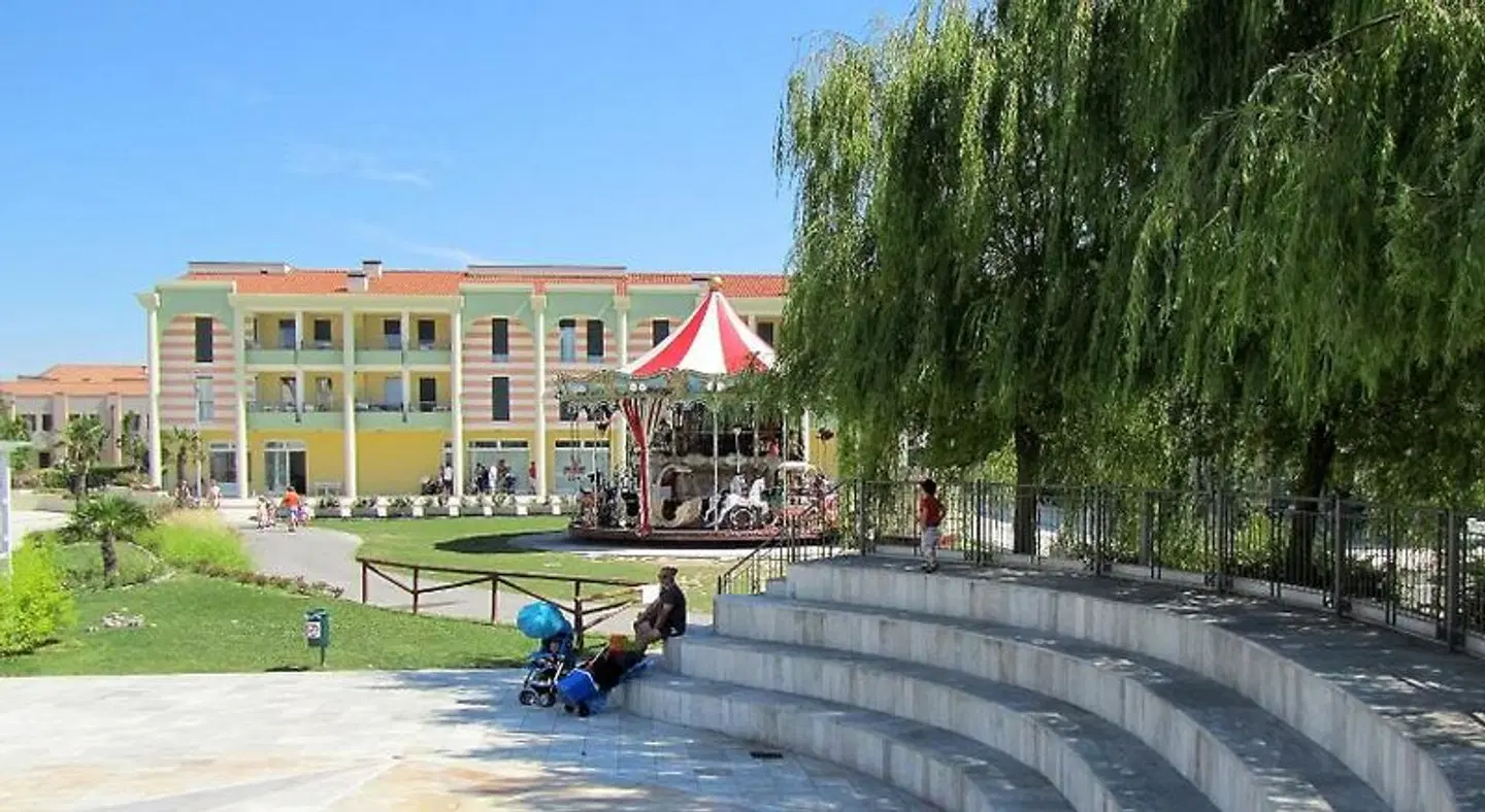 Farnie Lido Altanea EXTERIOR