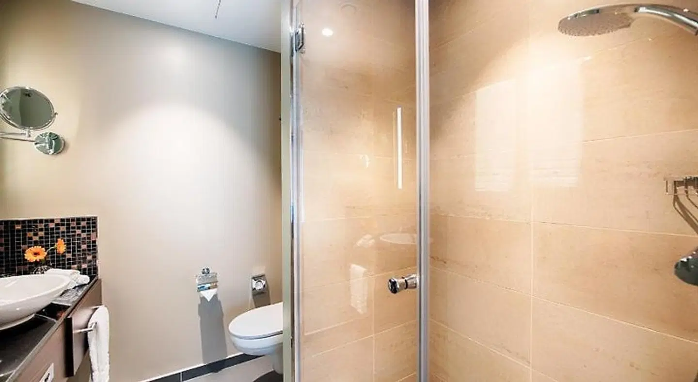 Leonardo Hotel Dortmund Badezimmer