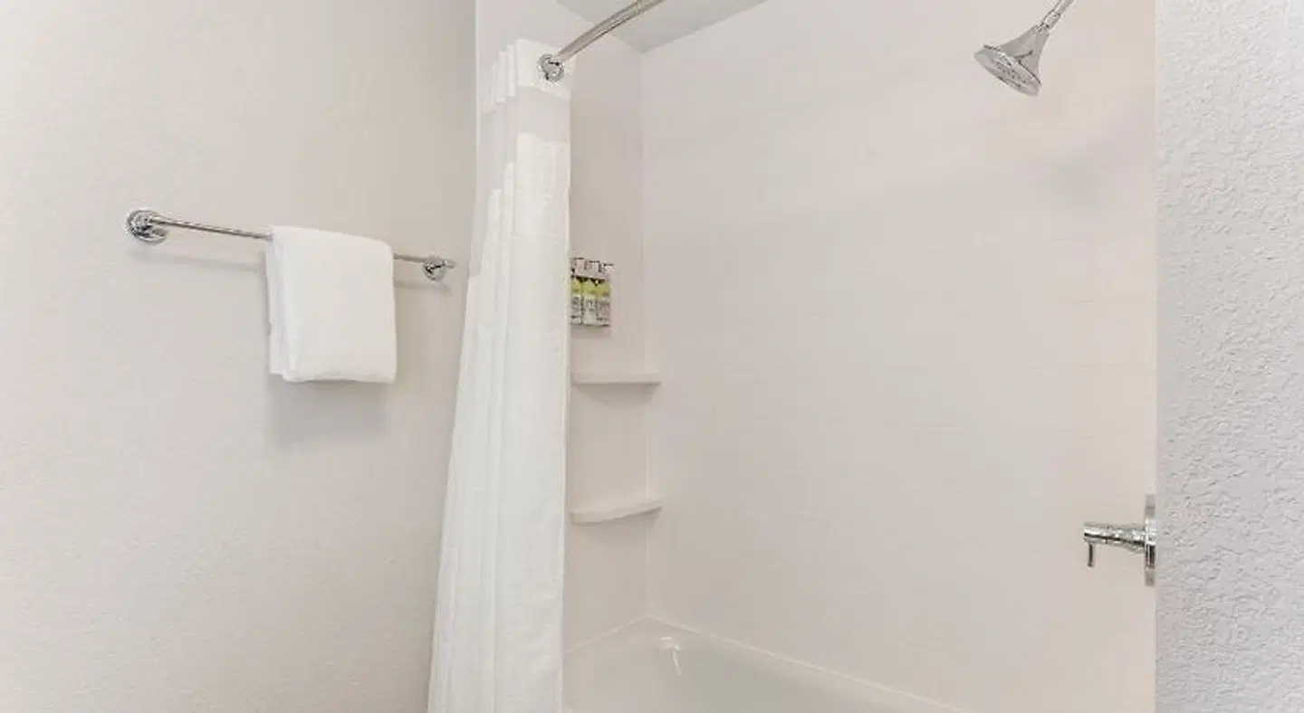 Holiday Inn Express & Suites Florence - Cincinnati Airport Badezimmer