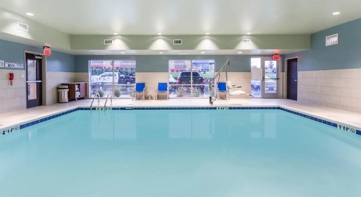 Holiday Inn Express & Suites Florence - Cincinnati Airport Hallenbad