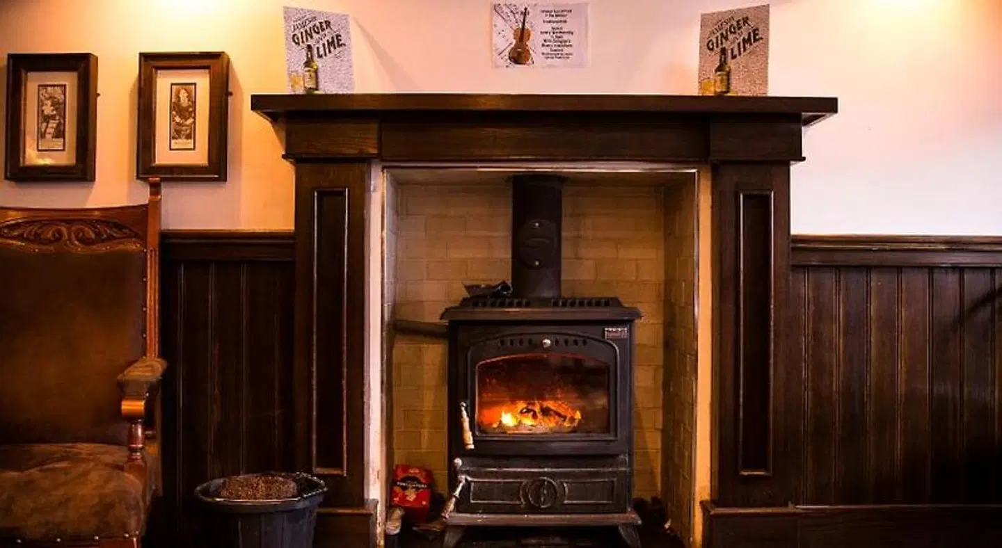 The Midway Bar & Guesthouse ROOM_EXAMPLE