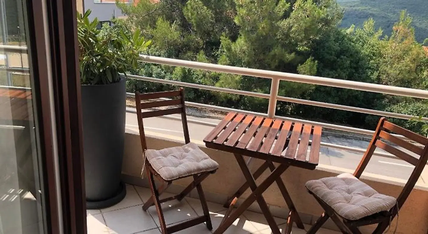 Gorgeous Biserka Apartment near the sea Terrasse