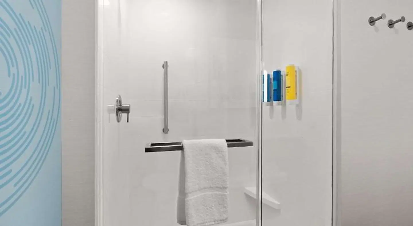 Tru by Hilton Portland Airport Badezimmer