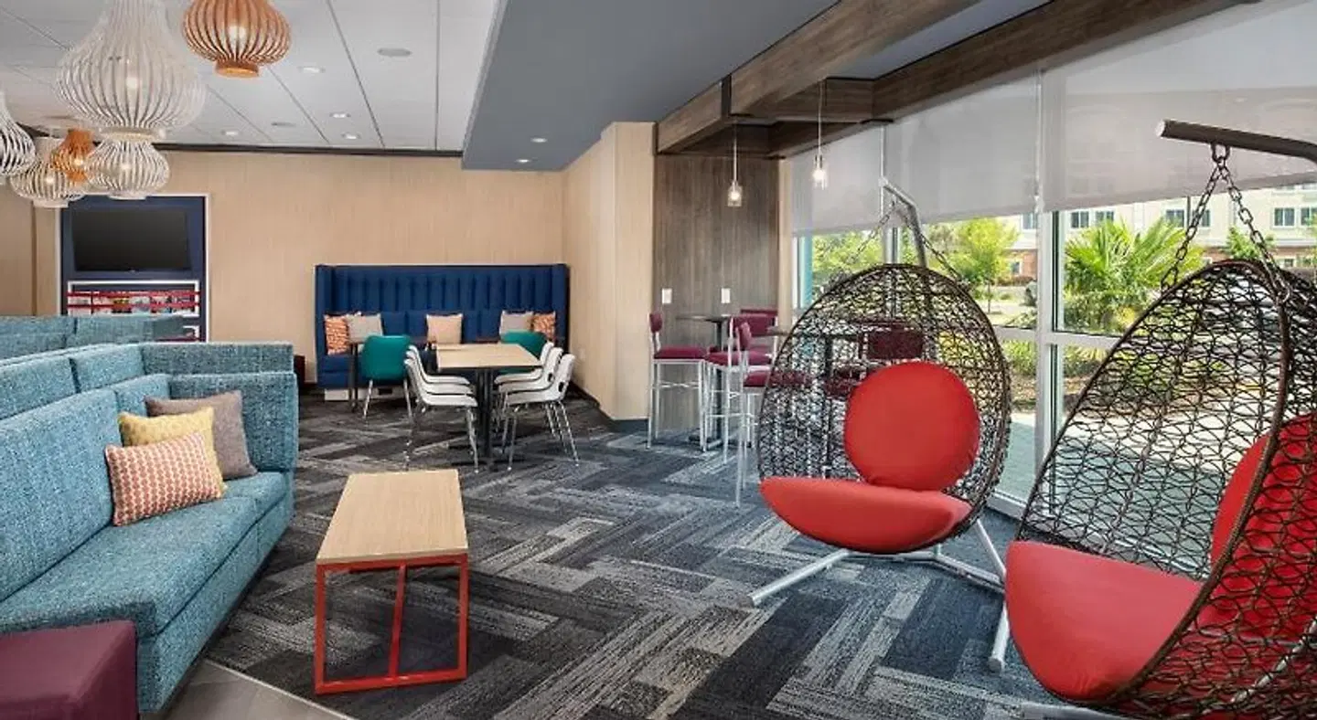 Tru by Hilton Charleston Ashley Phosphate Lobby