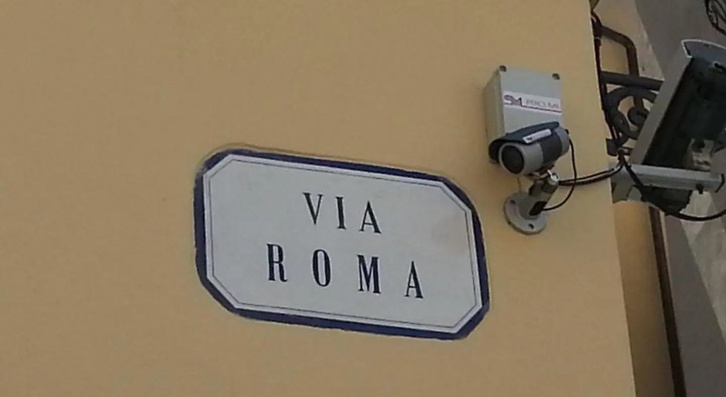 Lucca Charm EXTERIOR