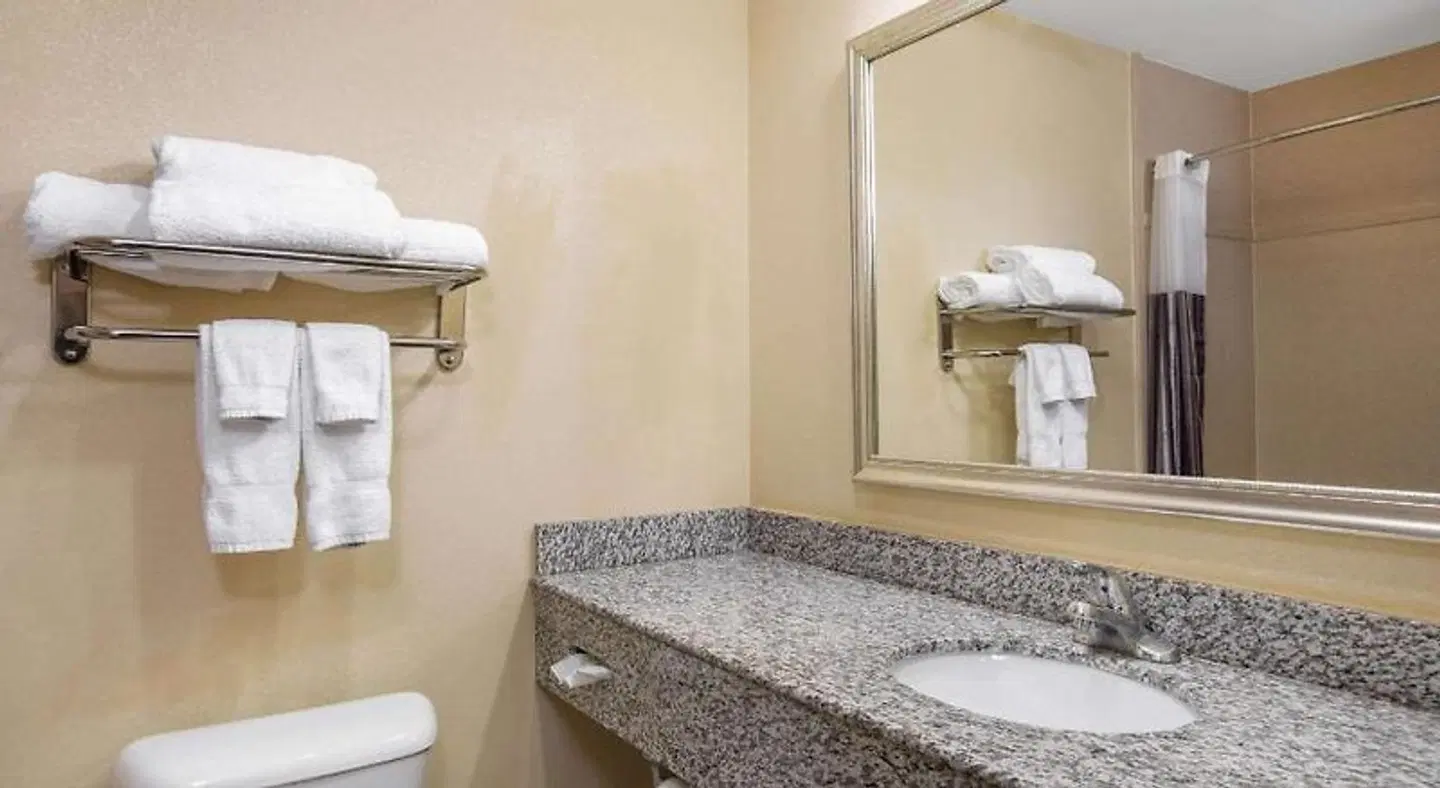 La Quinta Inn & Suites Conway Badezimmer