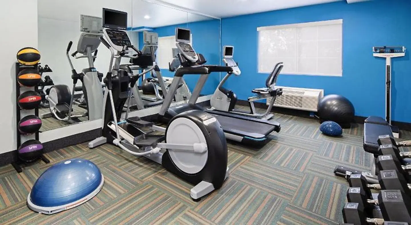 Holiday Inn Express & Suites Watsonville by IHG SPORTS_AND_LEISURE