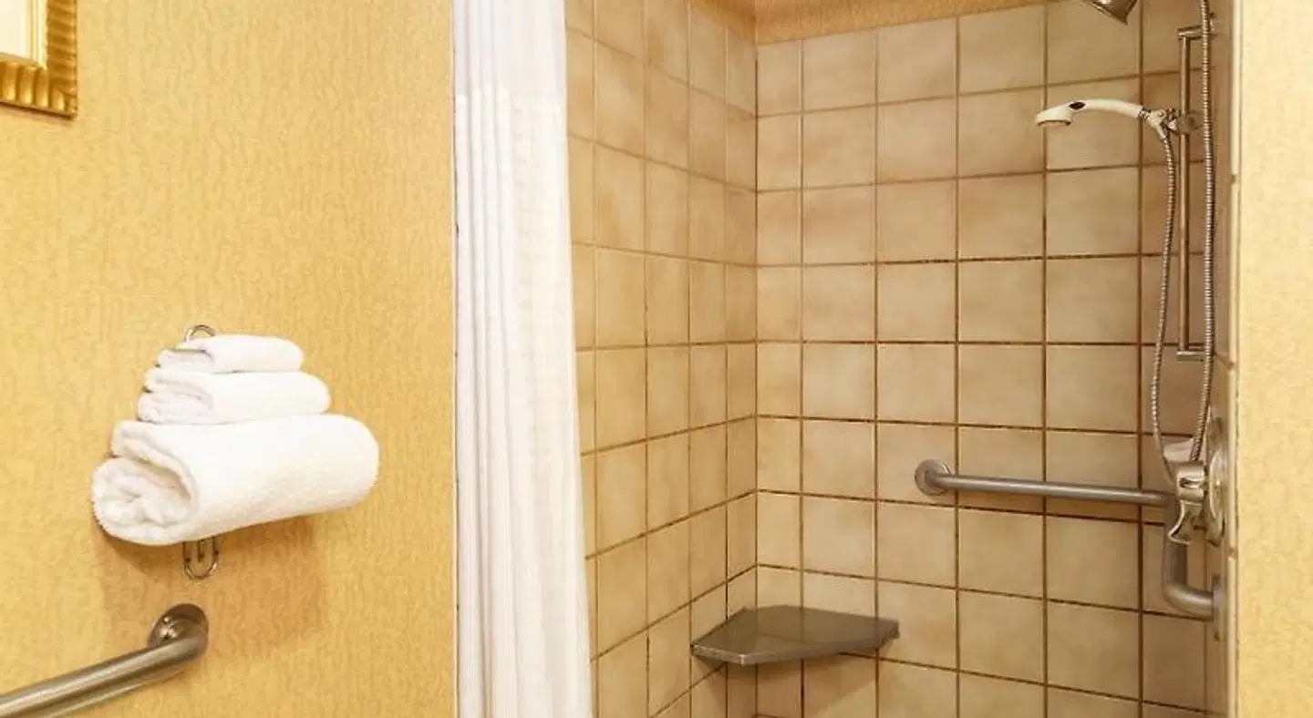 Comfort Inn & Suites Badezimmer