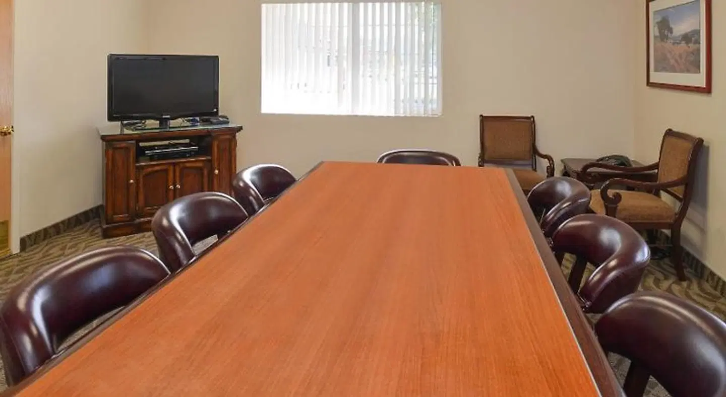 Comfort Inn & Suites ROOM_EXAMPLE