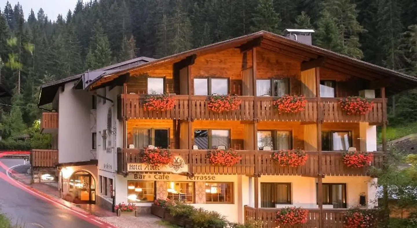 Dolomiti Hotel ADLER Carezza EXTERIOR
