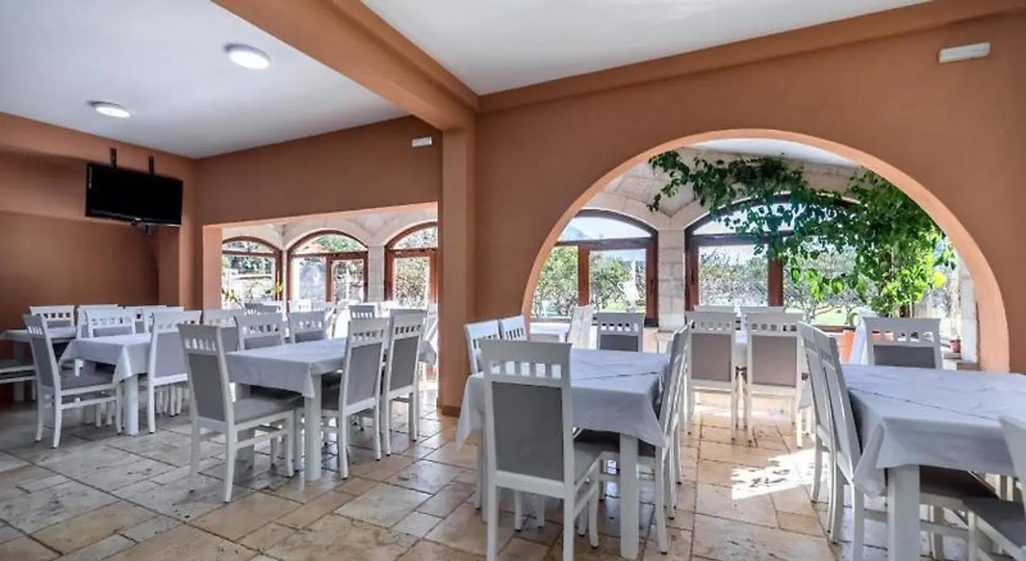 Hotel Pharos Restaurant