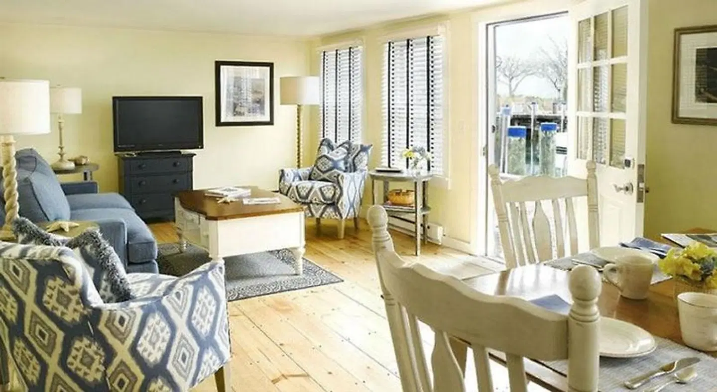 The Cottages & Lofts ROOM_EXAMPLE