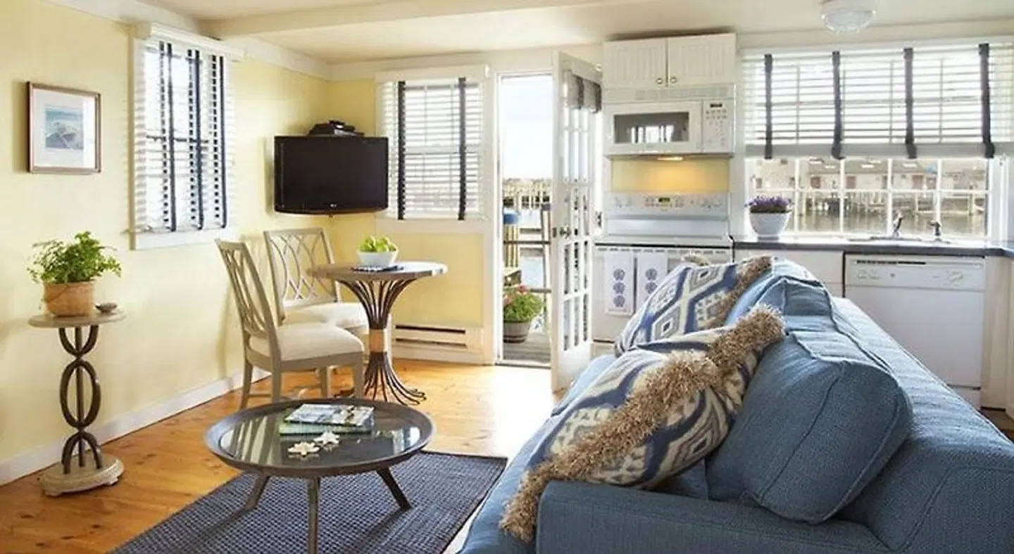 The Cottages & Lofts LOUNGE_LOBBY