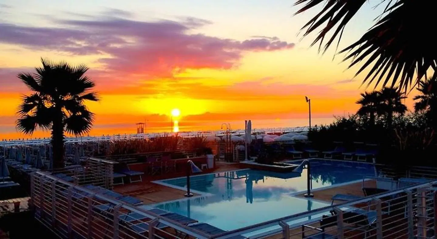 Poker OUTDOOR_POOL
