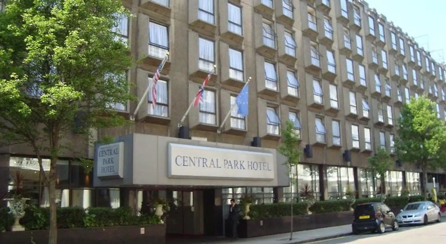 Central Park Hotel EXTERIOR