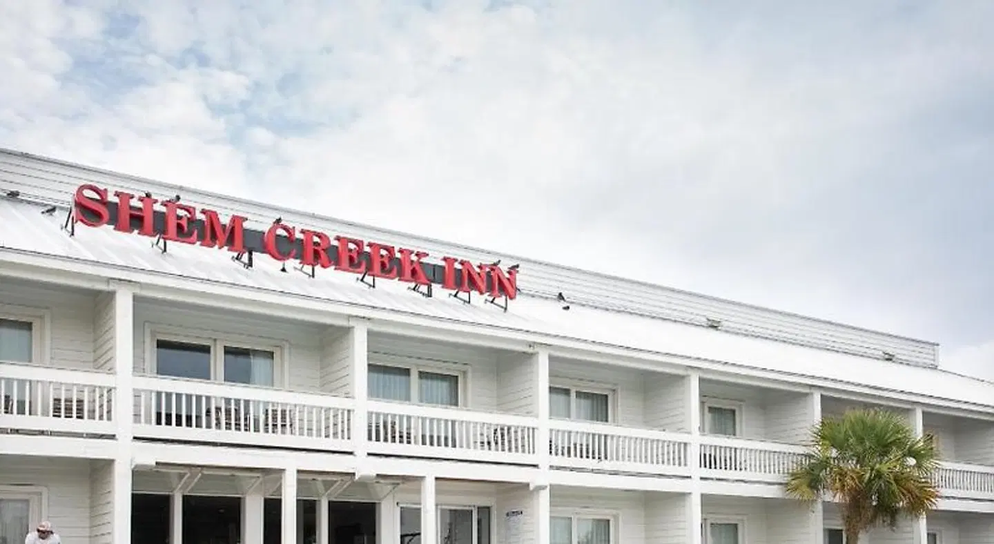 Shem Creek Inn EXTERIOR