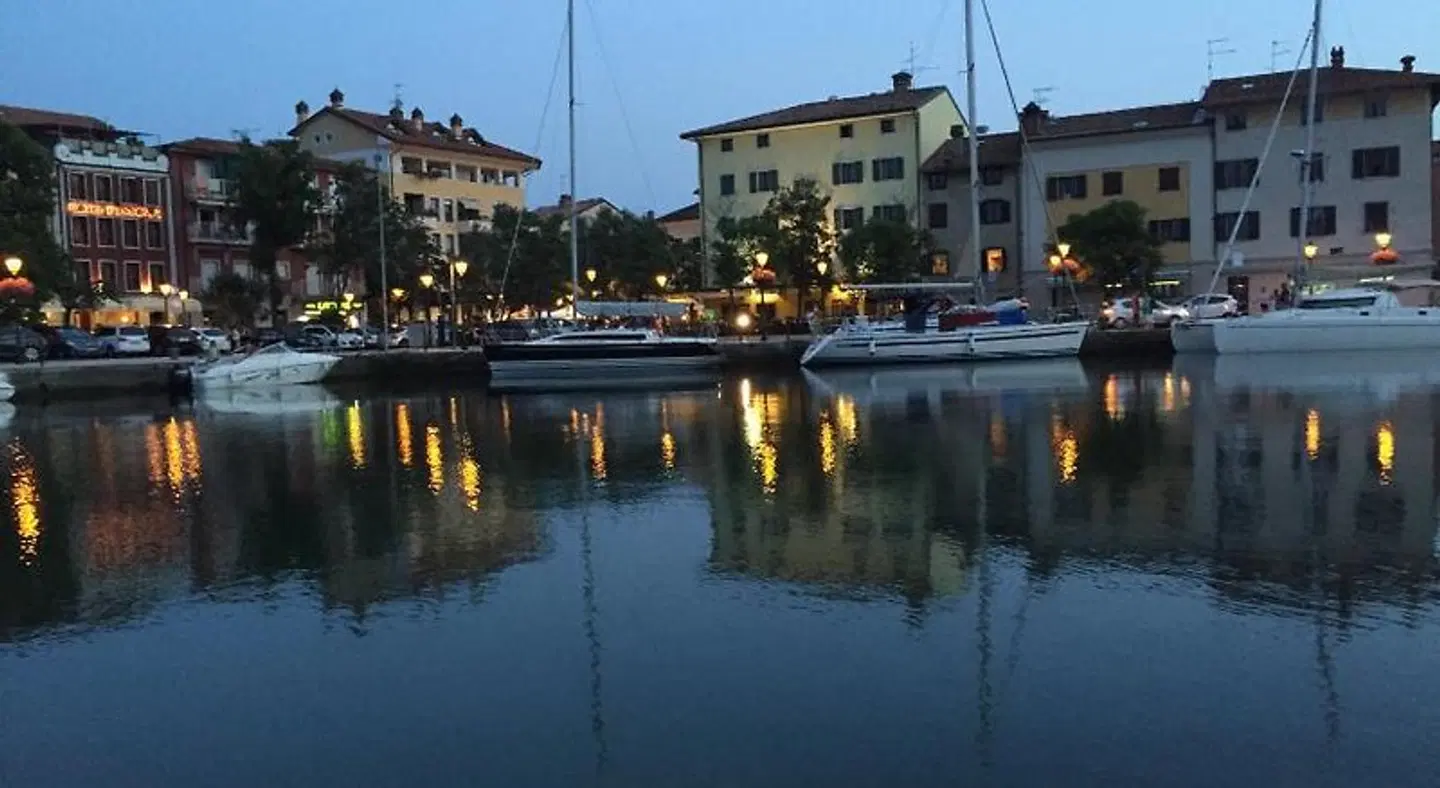 Alla città di Trieste OUTDOOR_POOL