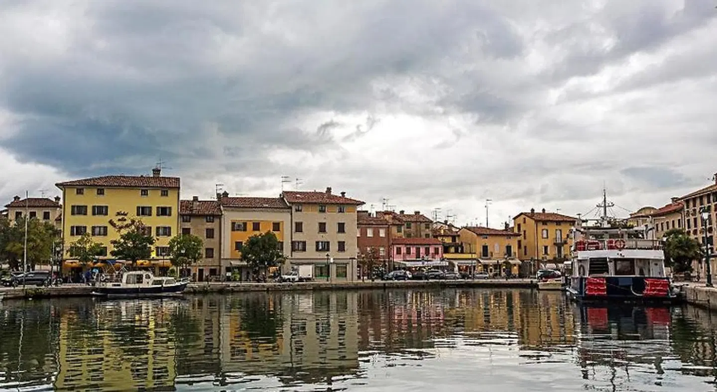 Alla città di Trieste EXTERIOR