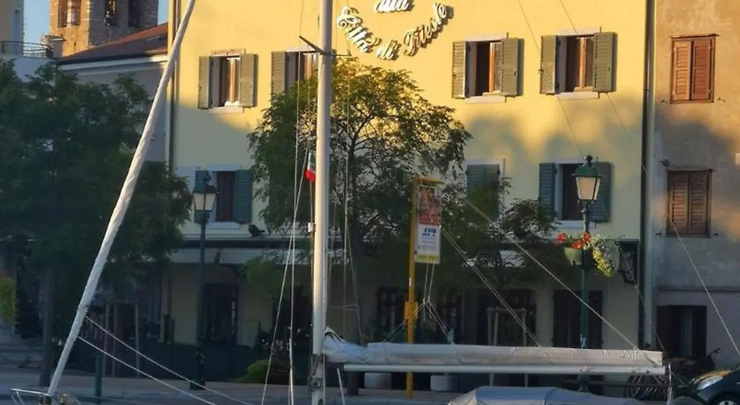 Alla città di Trieste EXTERIOR