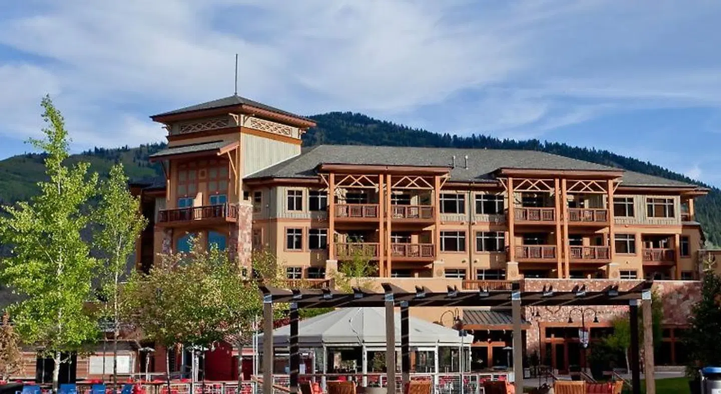 Sundial Lodge by All Seasons Resort Lodging EXTERIOR