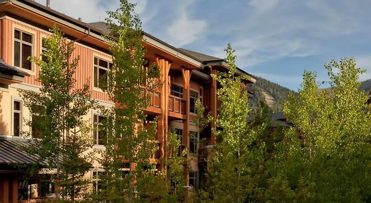Sundial Lodge by All Seasons Resort Lodging EXTERIOR