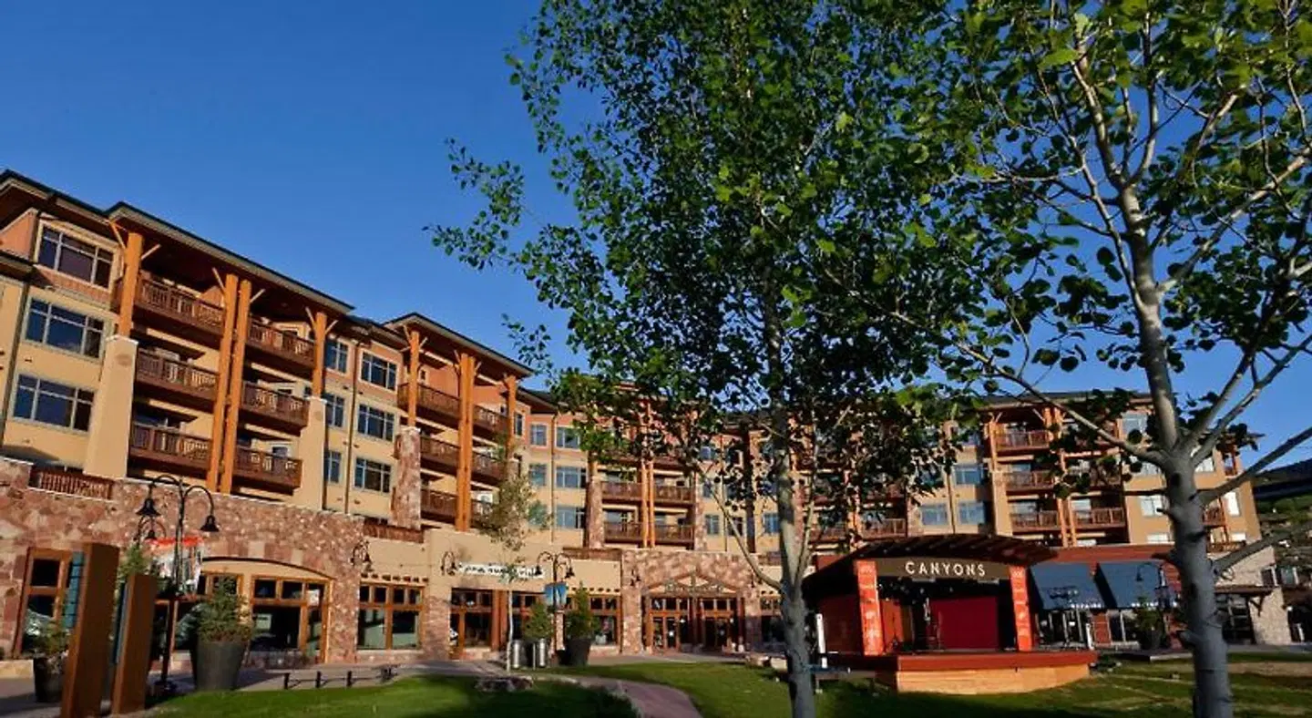 Sundial Lodge by All Seasons Resort Lodging EXTERIOR