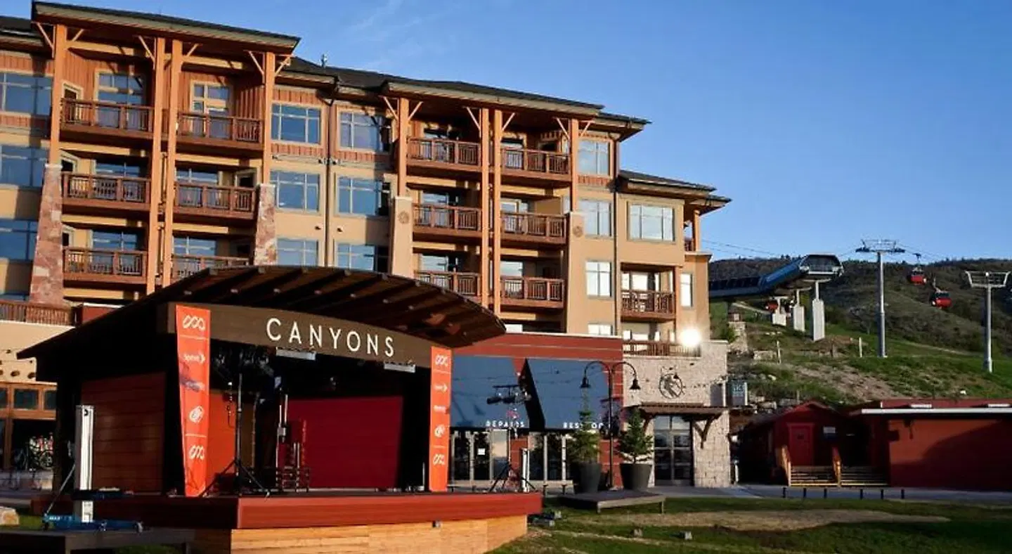 Sundial Lodge by All Seasons Resort Lodging EXTERIOR